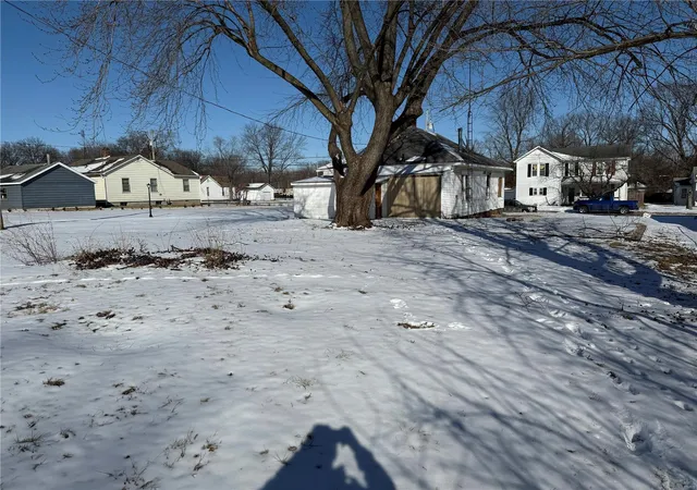Photo 3 of Single family home for sale at 405 N Washington, Sparta, IL 62286 | MLS# 25008632 | Listing updated on 2025-02-27