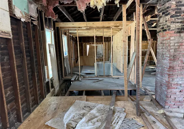 Photo 4 of Single family home for sale at 405 N Washington, Sparta, IL 62286 | MLS# 25008632 | Listing updated on 2025-02-27