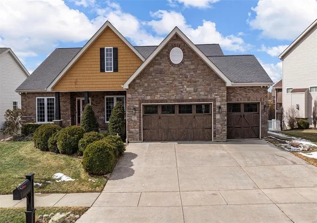 Photo 1 of Single family home for sale at 322 Pointe Loma Blvd, Lake Saint Louis, MO 63367 | MLS# 25008708 | Listing updated on 2025-03-19