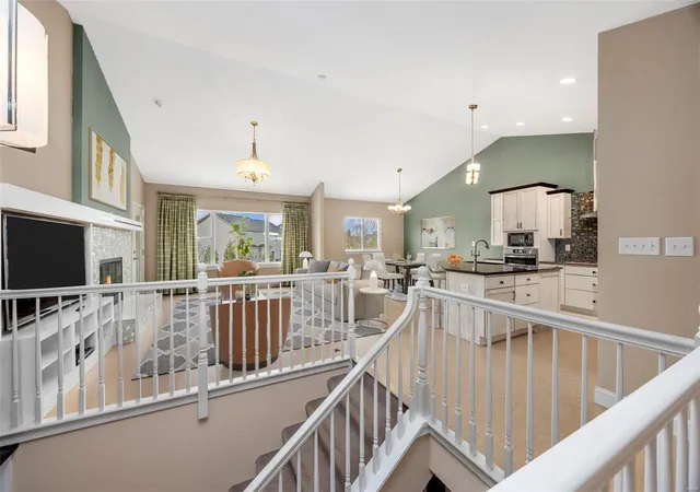 Photo 3 of Single family home for sale at 322 Pointe Loma Blvd, Lake Saint Louis, MO 63367 | MLS# 25008708 | Listing updated on 2025-03-19