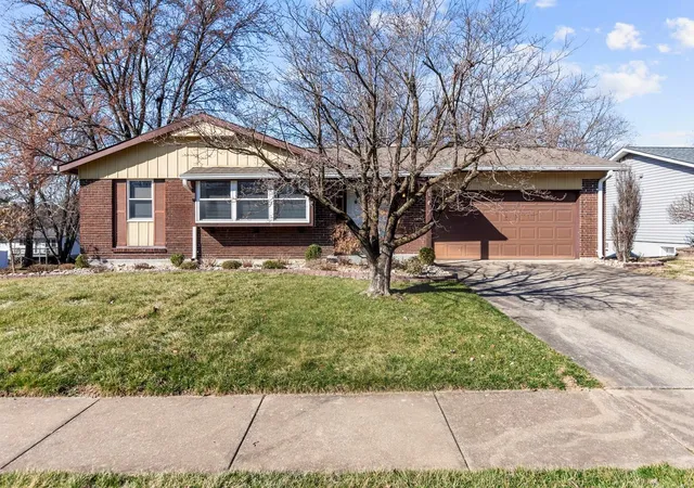 Photo 1 of Sale Pending at 3001 Cherokee Ln, Saint Charles, MO 63301 | MLS# 25008711 | Listing updated on 2025-03-17