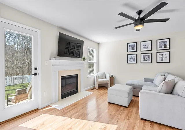 Photo 2 of Townhouse for sale at 559 Parkgate Dr, Lake Saint Louis, MO 63367 | MLS# 25008721 | Listing updated on 2025-03-14