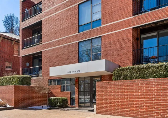 Photo 1 of Condo for sale at 901 S Skinker Blvd, Saint Louis, MO 63105 | MLS# 25008839 | Listing updated on 2025-03-14