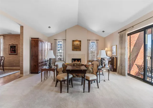 Photo 2 of Condo for sale at 901 S Skinker Blvd, Saint Louis, MO 63105 | MLS# 25008839 | Listing updated on 2025-03-14