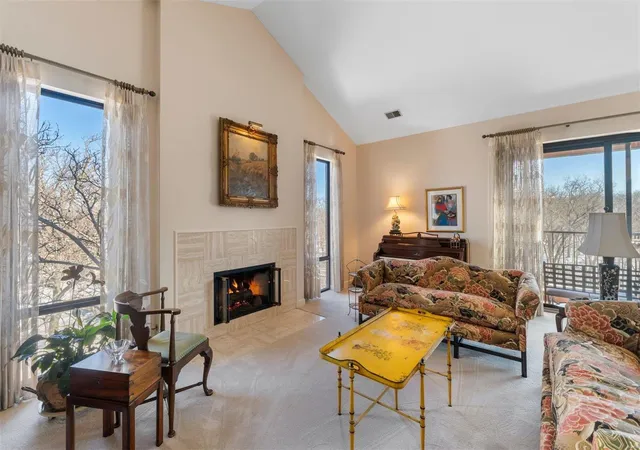 Photo 3 of Condo for sale at 901 S Skinker Blvd, Saint Louis, MO 63105 | MLS# 25008839 | Listing updated on 2025-03-14