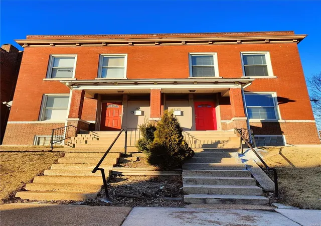 Townhouse for sale at 3129 Keokuk St #3129, Saint Louis, MO 63118 | MLS# 25008843