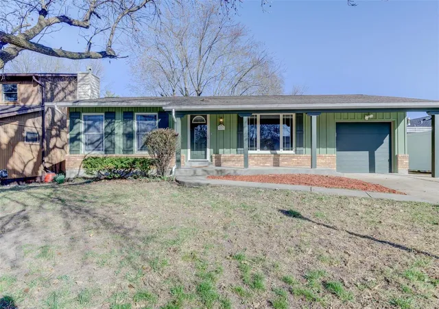 Photo 1 of Single family home for sale at 4507 Niagara Dr, Saint Louis, MO 63129 | MLS# 25008869 | Listing updated on 2025-03-19