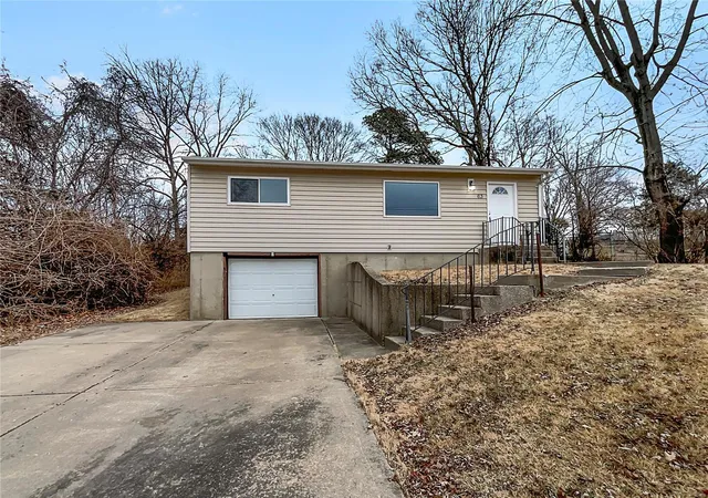Photo 1 of Single family home for sale at 63 David Dr, Saint Charles, MO 63304 | MLS# 25008873 | Listing updated on 2025-03-20