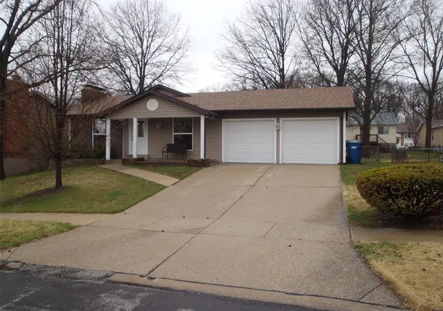 Photo 1 of Single family home for sale at 11971 Meadow Grv Ct, Maryland Heights, MO 63043 | MLS# 25008925 | Listing updated on 2025-03-19