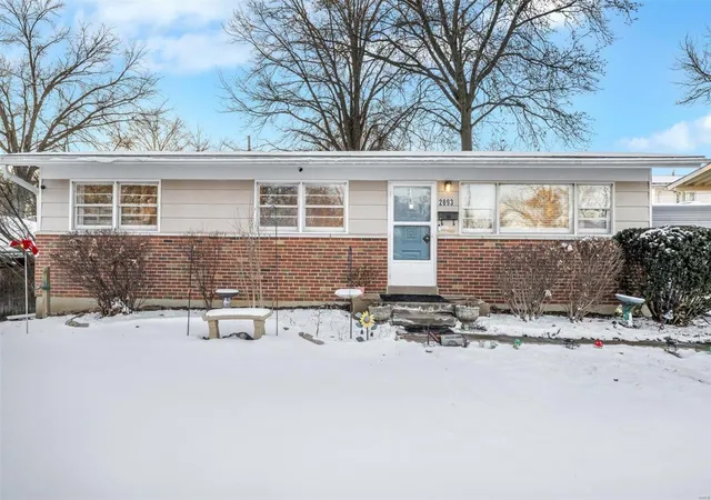 Photo 1 of Single family home for sale at 2893 Lesmer Ct, Saint Louis, MO 63114 | MLS# 25008949 | Listing updated on 2025-02-21