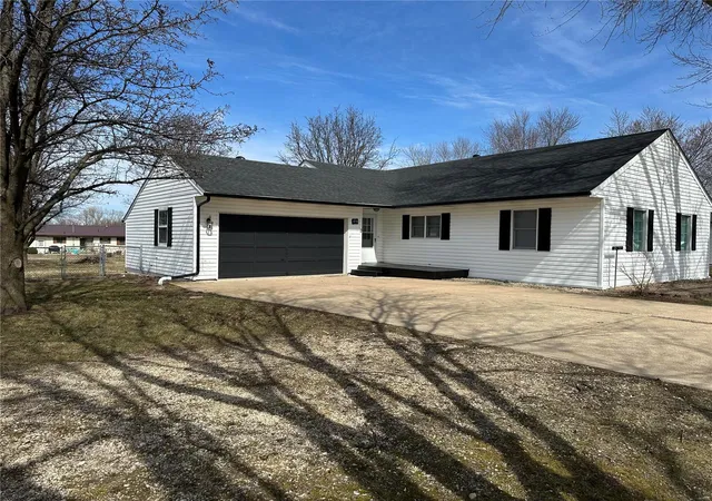 Photo 2 of Single family home for sale at 1773 Southridge Ln, Owensville, MO 65066 | MLS# 25008971 | Listing updated on 2025-03-09
