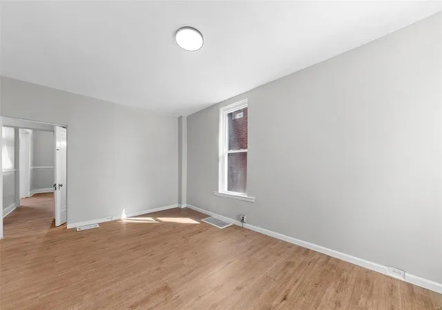 Photo 3 of Single family home for sale at 4550 Newberry Terr, Saint Louis, MO 63113 | MLS# 25008987 | Listing updated on 2025-03-14
