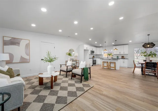 Photo 3 of Single family home for sale at 12533 Merrick Dr, Saint Louis, MO 63146 | MLS# 25009034 | Listing updated on 2025-03-21