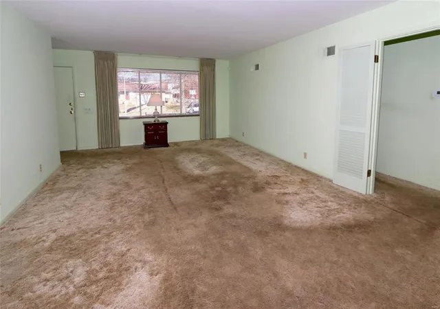 Photo 2 of Sale Pending at 6730 Eichelberger St, Saint Louis, MO 63109 | MLS# 25009101 | Listing updated on 2025-03-07