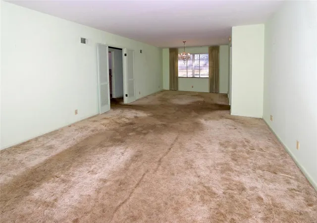 Photo 3 of Sale Pending at 6730 Eichelberger St, Saint Louis, MO 63109 | MLS# 25009101 | Listing updated on 2025-03-07