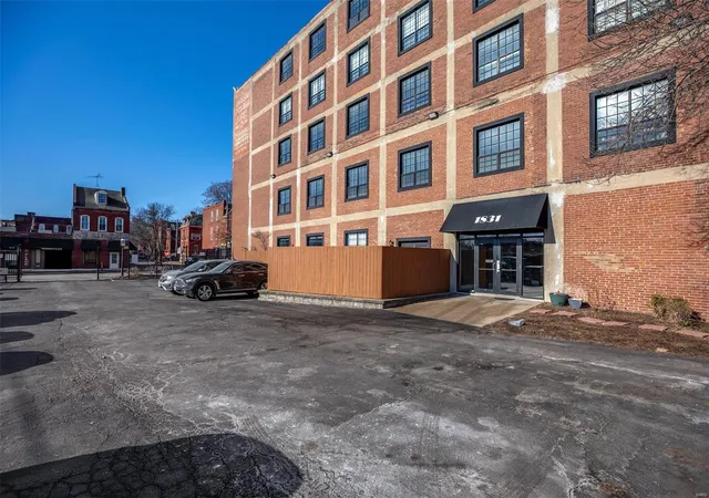 Photo 3 of Condo for sale at 1831 Sidney St #G, Saint Louis, MO 63104 | MLS# 25009110 | Listing updated on 2025-03-17
