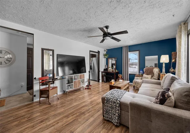 Photo 2 of Single family home for sale at 4659 Spring Glen Dr, House Springs, MO 63051 | MLS# 25009116 | Listing updated on 2025-03-19
