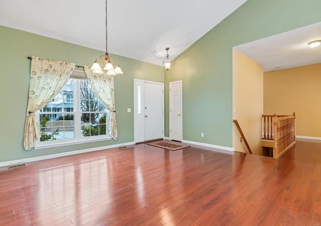Photo 2 of Single family home for sale at 3445 Cottonwood Dr, Saint Charles, MO 63301 | MLS# 25009117 | Listing updated on 2025-02-19