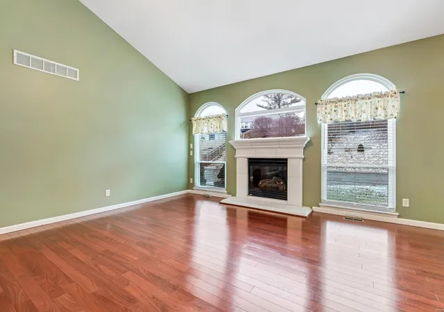 Photo 3 of Single family home for sale at 3445 Cottonwood Dr, Saint Charles, MO 63301 | MLS# 25009117 | Listing updated on 2025-02-19
