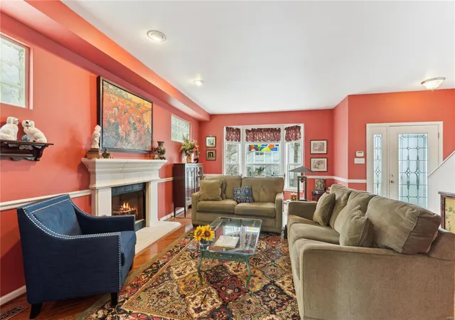 Photo 2 of Townhouse for sale at 5777 Kingsbury Pl, Saint Louis, MO 63112 | MLS# 25009122 | Listing updated on 2025-03-18