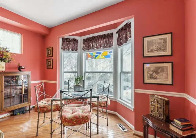 Photo 3 of Townhouse for sale at 5777 Kingsbury Pl, Saint Louis, MO 63112 | MLS# 25009122 | Listing updated on 2025-03-18