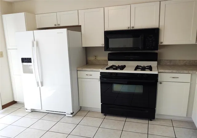 Photo 2 of Townhouse for sale at 303 Spencer Pl #303-305, Saint Peters, MO 63376 | MLS# 25009133 | Listing updated on 2025-02-19