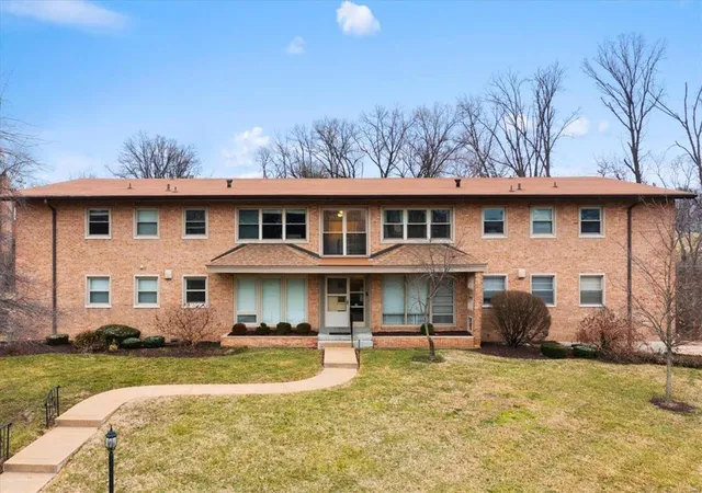 Condo for sale at 4 Delcrest Ct #203, Saint Louis, MO 63124 | MLS# 25009149