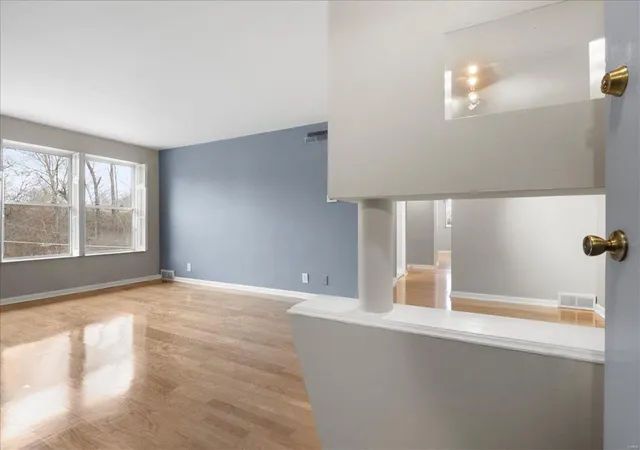 Photo 1 of Condo for sale at 4 Delcrest Ct #203, Saint Louis, MO 63124 | MLS# 25009149 | Listing updated on 2025-03-19