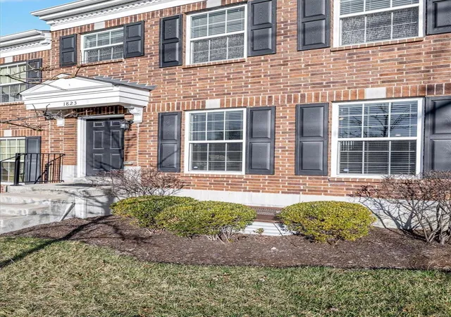 Photo 2 of Townhouse for sale at 1823 Basston Dr, Saint Louis, MO 63146 | MLS# 25009217 | Listing updated on 2025-03-16