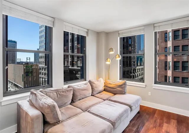 Photo 2 of Condo for sale at 314 N Broadway #903, Saint Louis, MO 63102 | MLS# 25009260 | Listing updated on 2025-03-27