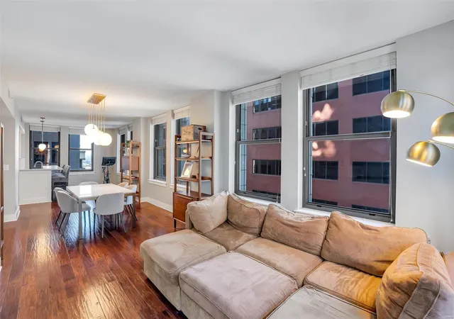 Photo 4 of Condo for sale at 314 N Broadway #903, Saint Louis, MO 63102 | MLS# 25009260 | Listing updated on 2025-03-27