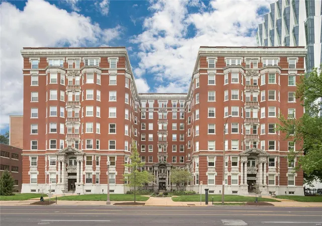 Photo 1 of Condo for sale at 4954 Lindell Blvd #6E, Saint Louis, MO 63108 | MLS# 25009280 | Listing updated on 2025-03-12