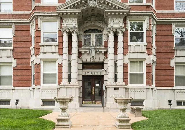Photo 1 of Condo for sale at 4954 Lindell Blvd #6E, Saint Louis, MO 63108 | MLS# 25009280 | Listing updated on 2025-03-12