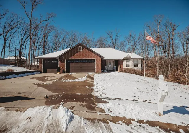 Photo 1 of Single family home for sale at 450 Worth St, Holts Summit, MO 65043 | MLS# 25009300 | Listing updated on 2025-02-21