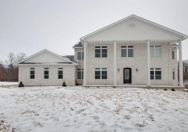 Photo 2 of Sale Pending at 274 Gala Dr, Hannibal, MO 63401 | MLS# 25009338 | Listing updated on 2025-03-11