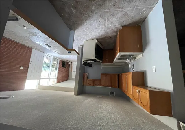 Photo 3 of Single family home for sale at 8408 Buckthorn Dr, Saint Louis, MO 63134 | MLS# 25009358 | Listing updated on 2025-04-02