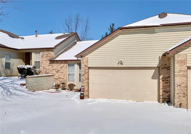 Photo 2 of Sale Pending at 30 Harbor Bend Ct, Lake Saint Louis, MO 63367 | MLS# 25009361 | Listing updated on 2025-03-03