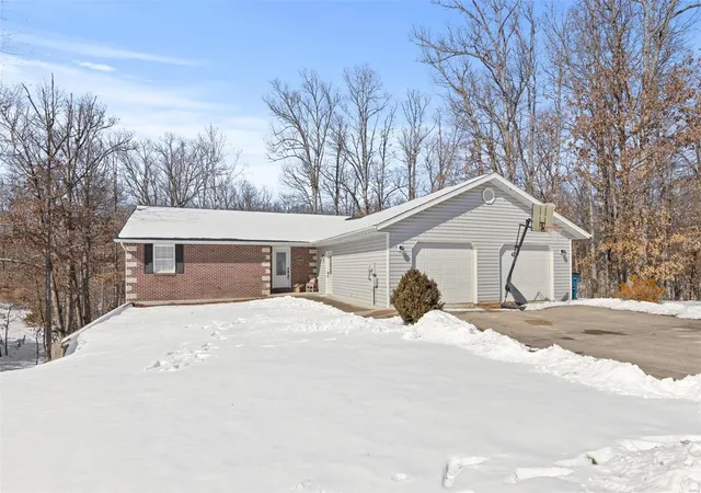 Photo 2 of Single family home for sale at 10390 Stoney Creek Ct, New Bloomfield, MO 65063 | MLS# 25009362 | Listing updated on 2025-03-02