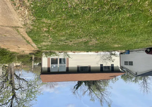 Photo 1 of Single family home for sale at 209 Grampian Rd, Saint Louis, MO 63137 | MLS# 25009364 | Listing updated on 2025-04-02