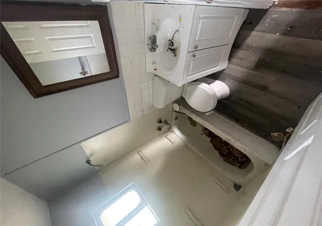 Photo 3 of Single family home for sale at 209 Grampian Rd, Saint Louis, MO 63137 | MLS# 25009364 | Listing updated on 2025-04-02