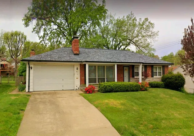 Photo 2 of Single family home for sale at 7811 Colleen Ave, Saint Louis, MO 63123 | MLS# 25009376 | Listing updated on 2025-03-08