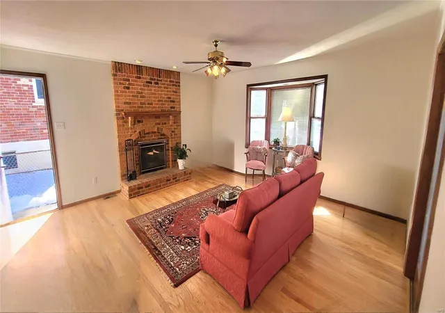Photo 3 of Single family home for sale at 7811 Colleen Ave, Saint Louis, MO 63123 | MLS# 25009376 | Listing updated on 2025-03-08