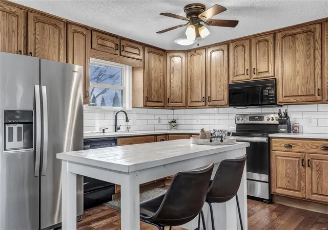 Photo 2 of Sale Pending at 398 Beaver Lake Dr, Saint Charles, MO 63303 | MLS# 25009411 | Listing updated on 2025-03-09