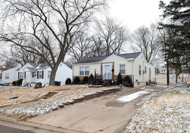 Photo 1 of Sale Pending at 3522 San Jose Ln, Saint Ann, MO 63074 | MLS# 25009415 | Listing updated on 2025-02-28