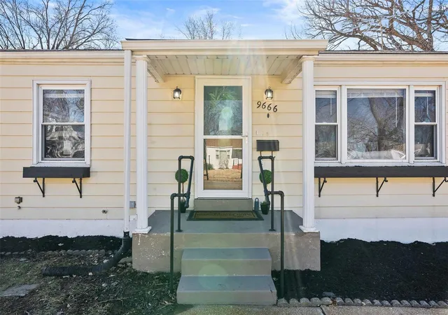 Photo 3 of Sale Pending at 9666 Lilly Jean Dr, Saint Louis, MO 63134 | MLS# 25009418 | Listing updated on 2025-03-04