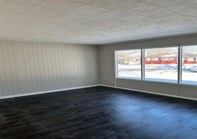 Photo 3 of Single family home for sale at 1103 N 39Th St, Belleville, IL 62226 | MLS# 25009434 | Listing updated on 2025-02-21