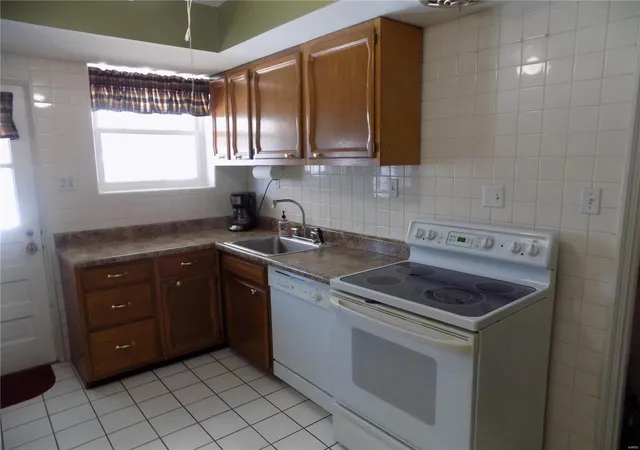 Photo 4 of Single family home for sale at 6053 Childress, Saint Louis, MO 63109 | MLS# 25009564 | Listing updated on 2025-03-18