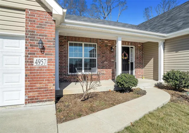 Photo 3 of Single family home for sale at 4957 Quail Crst Ct, Saint Louis, MO 63128 | MLS# 25009600 | Listing updated on 2025-03-12