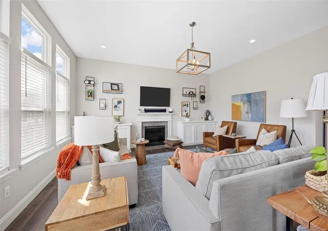 Photo 3 of Single family home for sale at 862 Topsfield Dr, Lake Saint Louis, MO 63367 | MLS# 25009620 | Listing updated on 2025-03-26