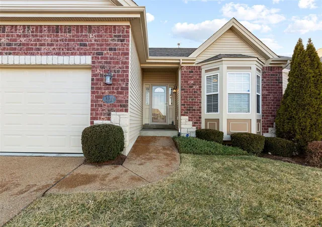 Photo 3 of Condo for sale at 1237 Emerald Gardens Dr, Saint Peters, MO 63376 | MLS# 25009642 | Listing updated on 2025-03-17
